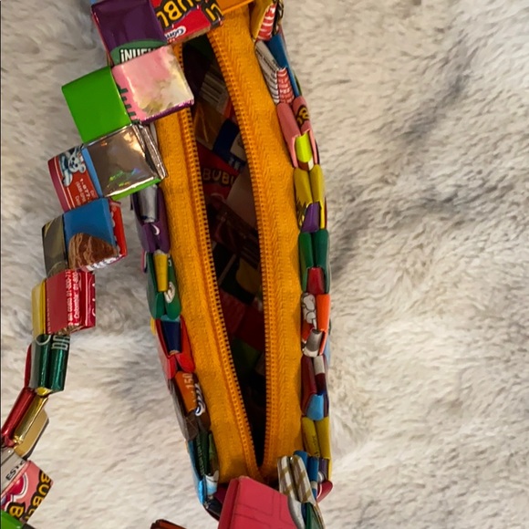 Cute Wrapper Hand Bag - Picture 3 of 4